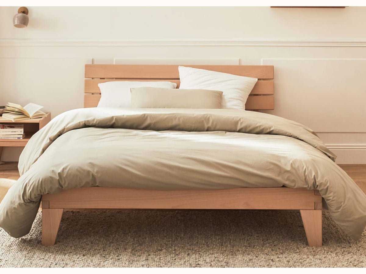 Bett mit Lattenrost aus massiver Buche NOVA