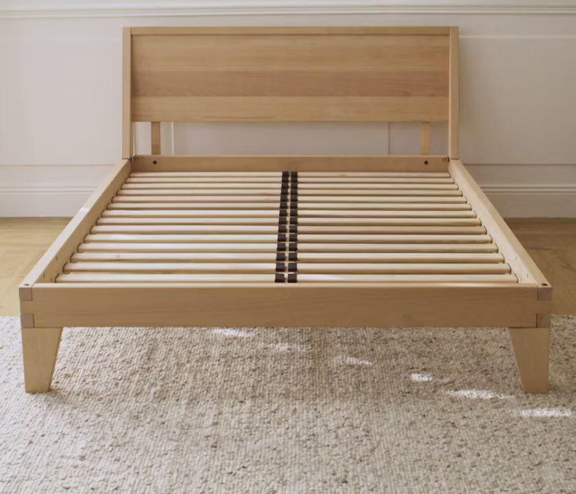 Video laden: Bett mit Lattenrost aus massiver Buche NOVA