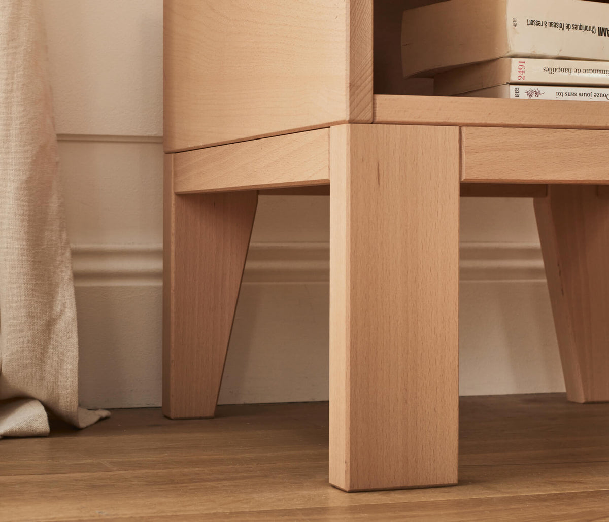 Table de chevet en bois massif NOVA